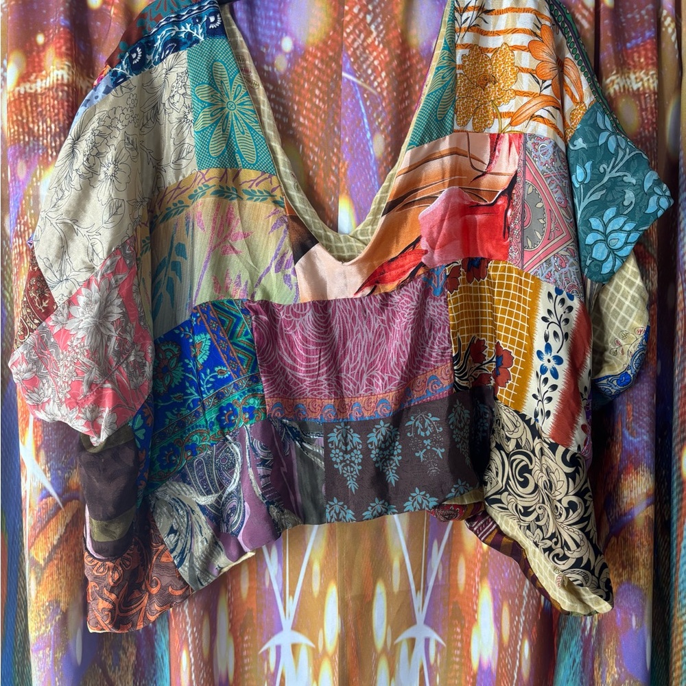 KANTHA BAE Goddess Crop - Picture 2 of 3